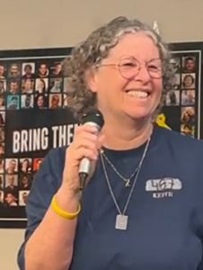 Aviva Seigel with microphone 