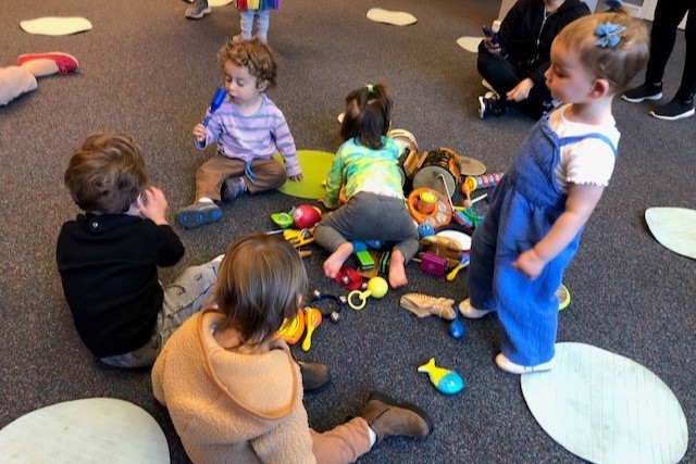 Shir a Song with Ms. Ellie (Gan HaMishpacha at Adas Israel Congregation)